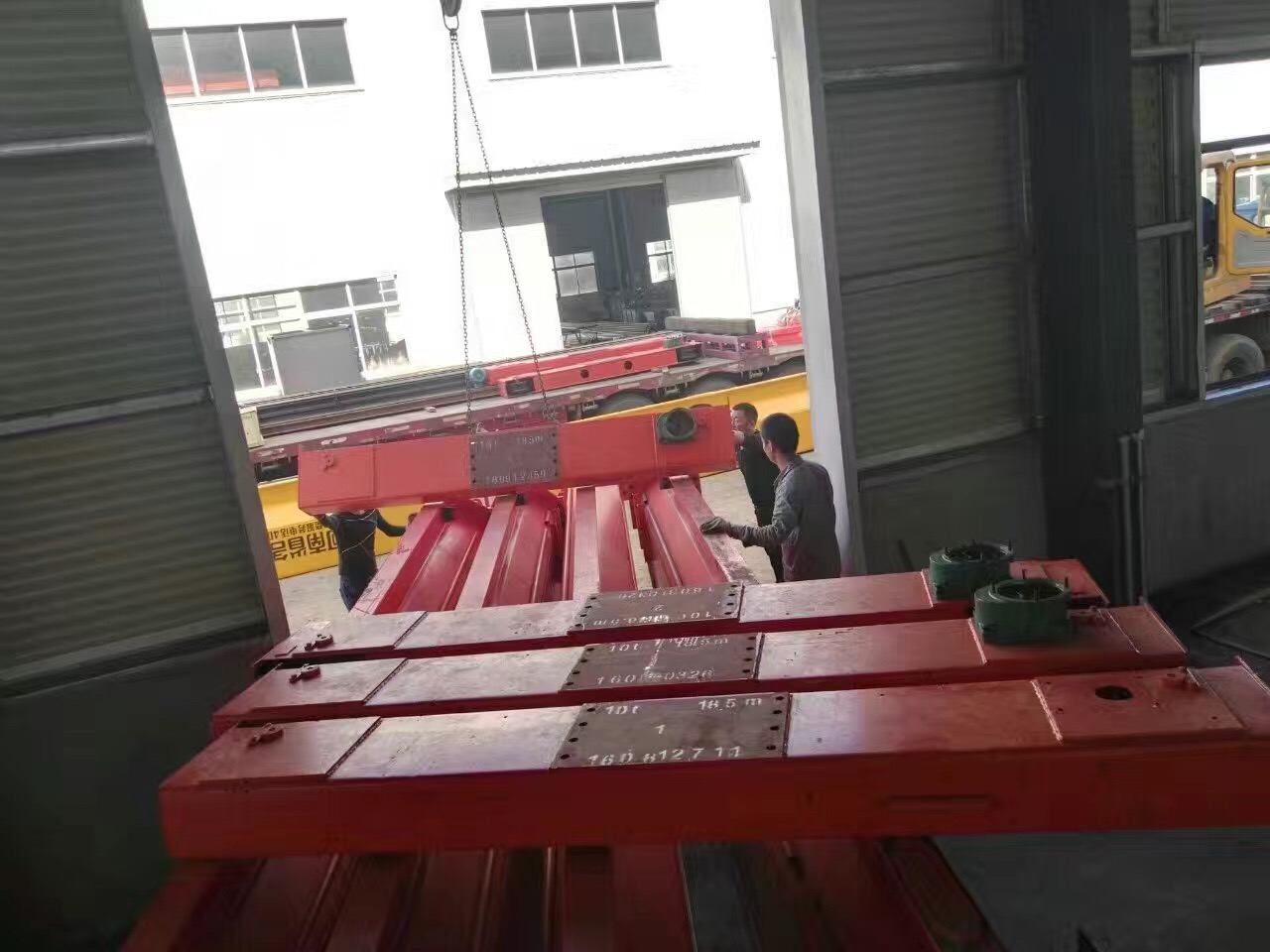 蕪湖影星巨幕倉儲(chǔ)車間新設(shè)備入廠